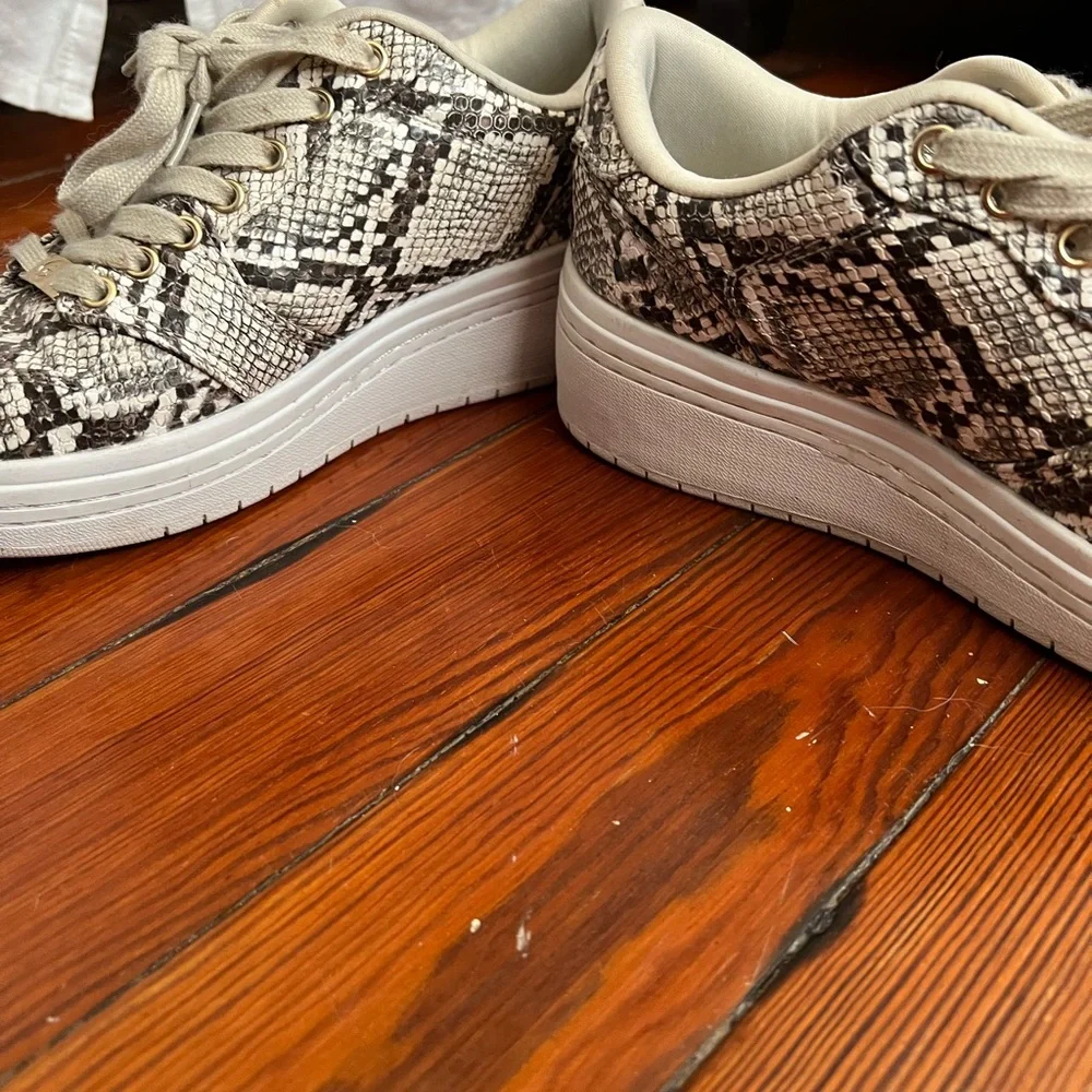 G by Guess Los Angeles Taupe Snake Wedge Rigster Sneakers 8M